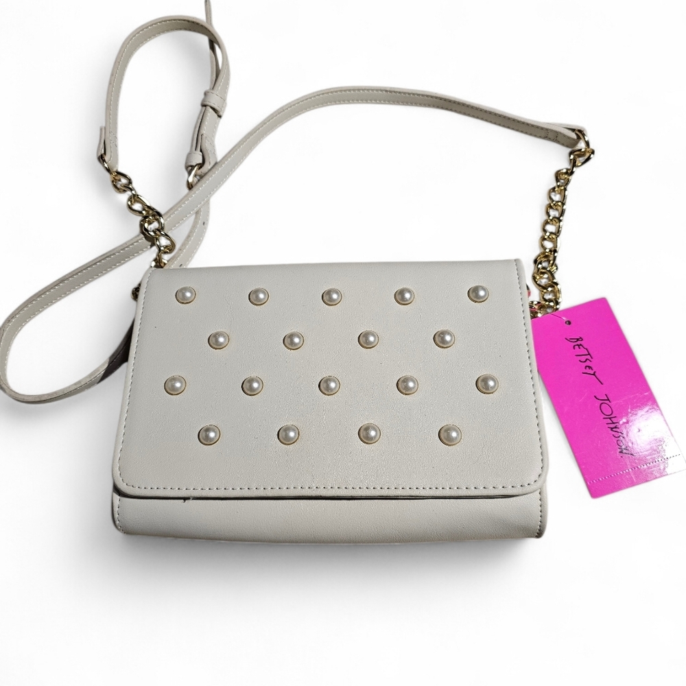 NWT Betsey Johnson Chalk Pearl Studded Quilted Heart Wallet On A Chain